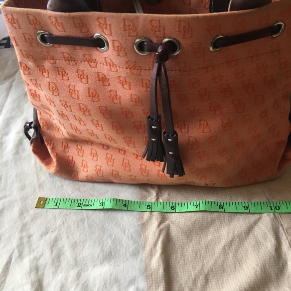 Dooney & Bourke handbag - Picture 2 of 8
